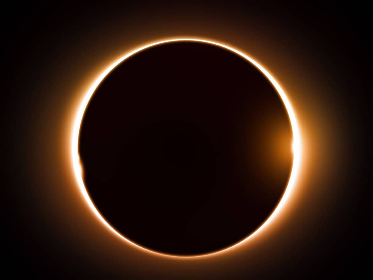 How does a solar eclipse affect the environment?