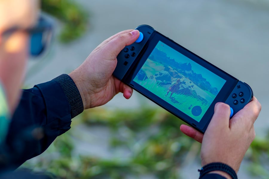 Mobile Gaming Controllers: A Buyer's Guide