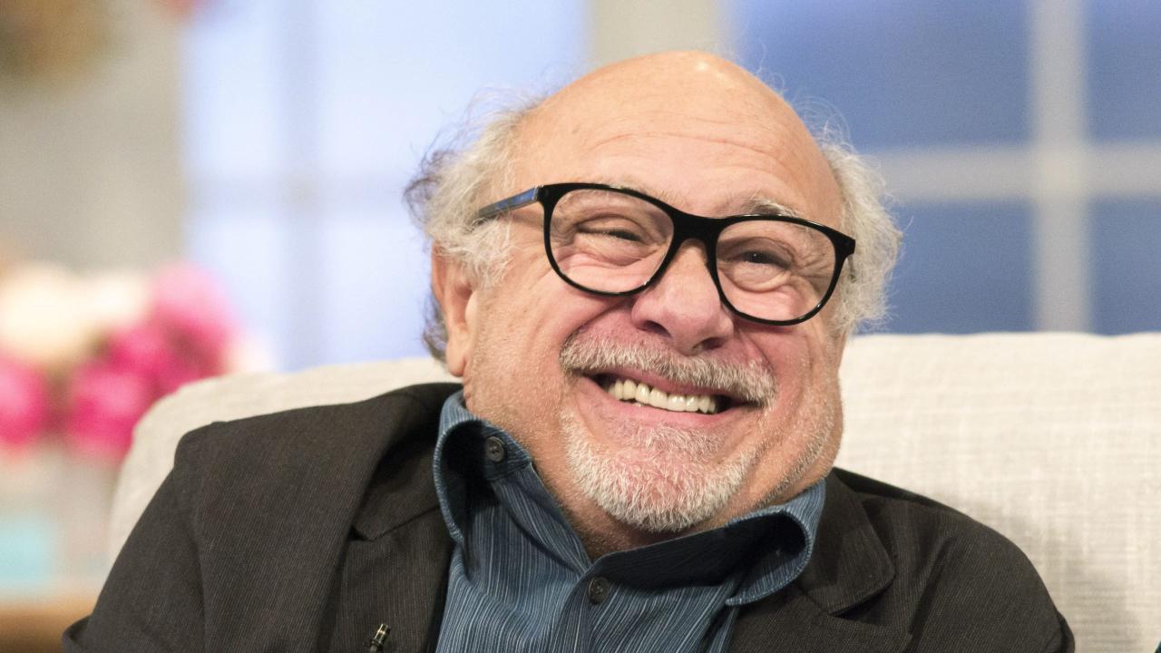 Devito danny height weight body jobs stars first measurements eonline worth